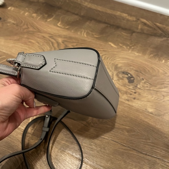 Givency Nano Antigona Bag - Picture 5 of 5